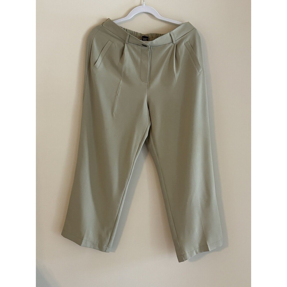 SOHO Women’s M Wide Leg Pull On Pants Sage Green Stretch Career Office Cropped